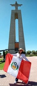 Sister Yoli Arribasplata holding the Peruvian flag at World Youth Day 2023.
