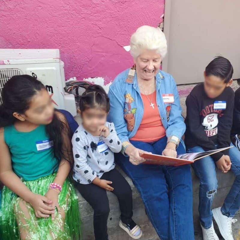 Rosheen Glennon reading a book to three kids